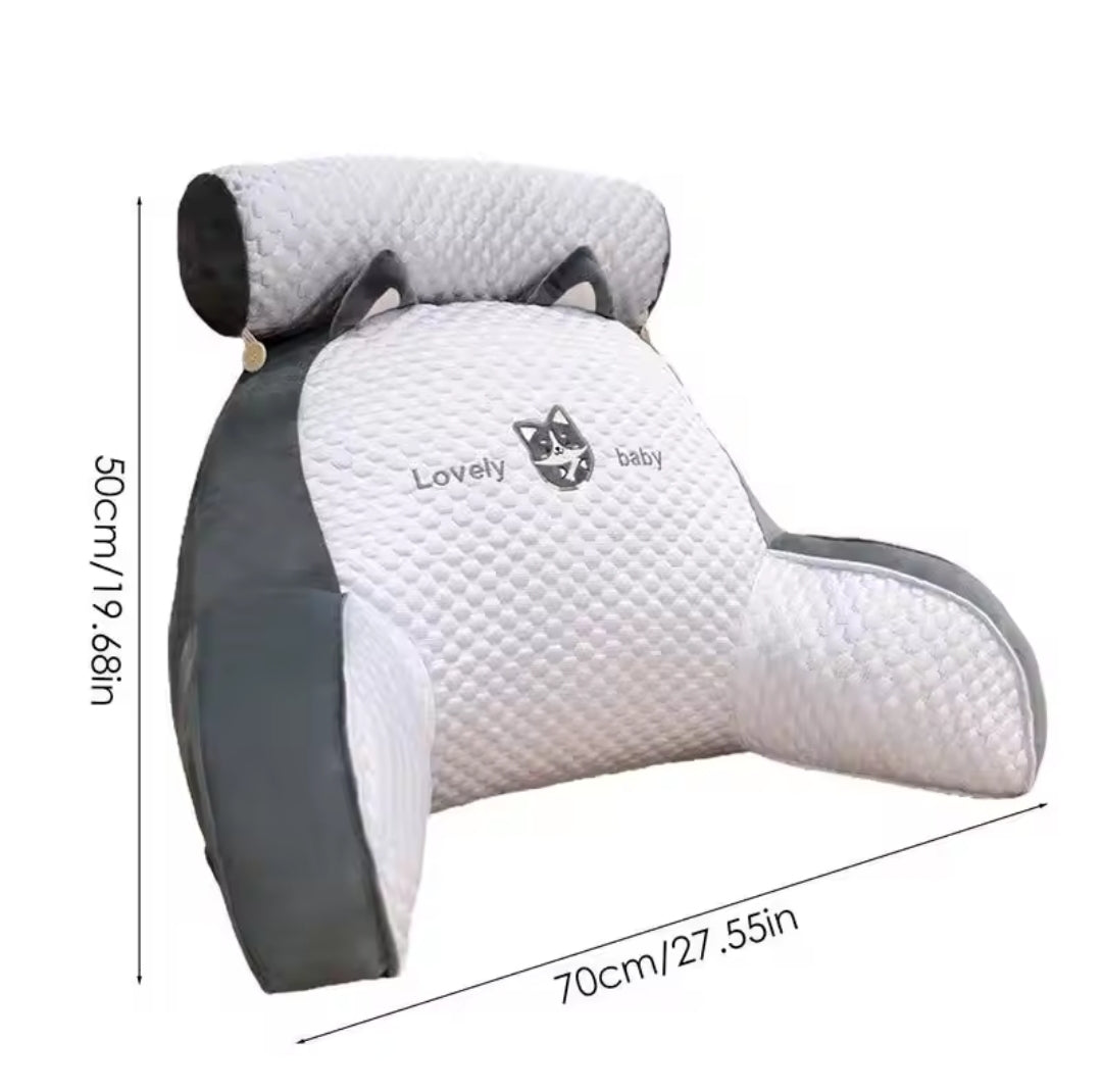 Découvrez l'Ice Peas Bedside Cushion, un coussin de dos ergonomique idéal pour le lit, le canapé ou la lecture. Son rembourrage doux et confortable offre un excellent soutien lombaire, parfait pour se détendre et améliorer votre posture.