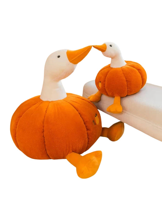 "Apportez une touche chaleureuse et ludique à votre intérieur avec nos adorables coussins citrouille et oie. Idéals pour sublimer un lit, un canapé ou un salon, ils ajoutent du caractère et font un cadeau original et plein de charme."